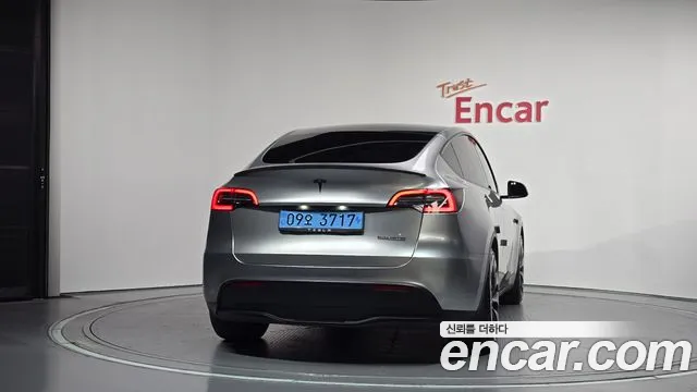 Tesla Model Y — Фото автомобиля 4