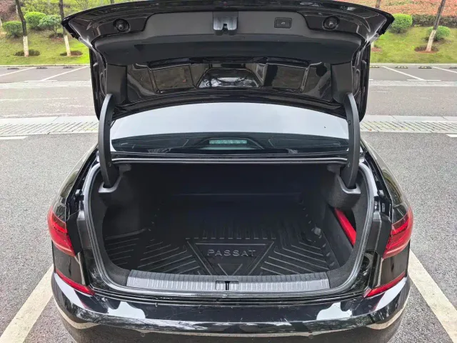Volkswagen Passat — Фото автомобиля 8