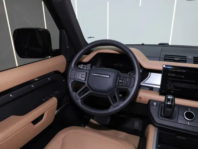 Land Rover Defender — Фото автомобиля 13