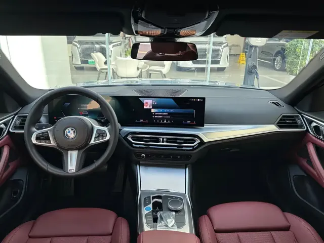 BMW i4 — Фото автомобиля 9
