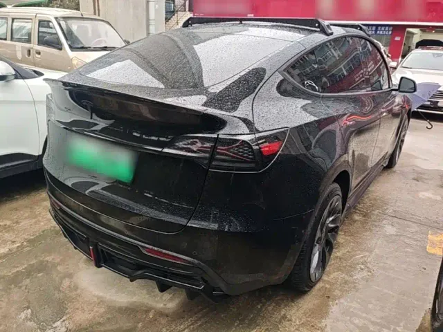 Tesla Model Y — Фото автомобиля 6