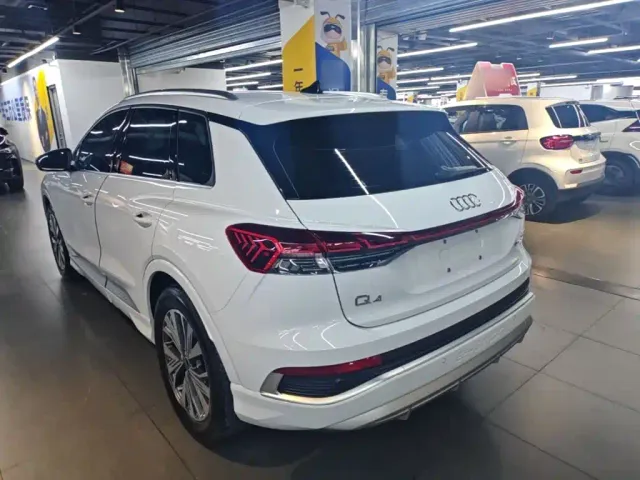 Audi Q4 e-tron — Фото автомобиля 4