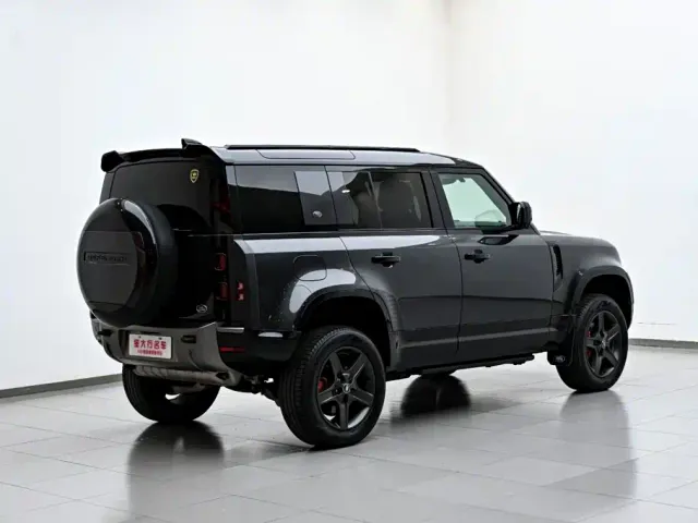 Land Rover Defender — Фото автомобиля 7