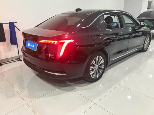 Hongqi E-QM5 — Фото автомобиля 3