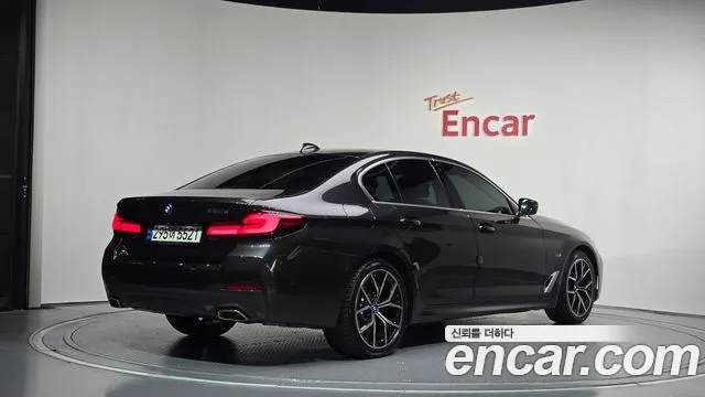 BMW 5 Series — Фото автомобиля 2