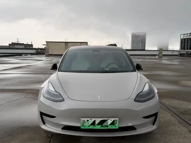 Tesla Model 3 — Фото автомобиля 2