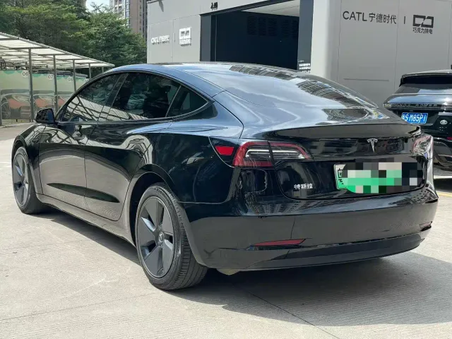 Tesla Model 3 — Фото автомобиля 9