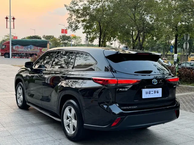 Toyota Highlander — Фото автомобиля 9