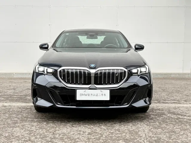 BMW i5 — Фото автомобиля 3