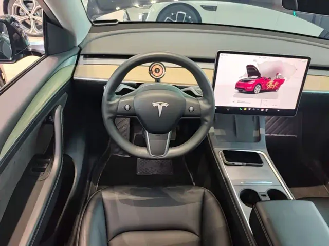 Tesla Model Y — Фото автомобиля 10