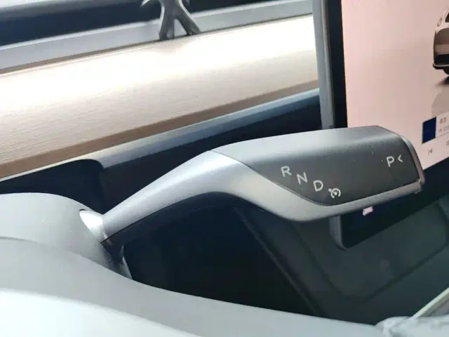 Tesla Model Y — Фото автомобиля 13