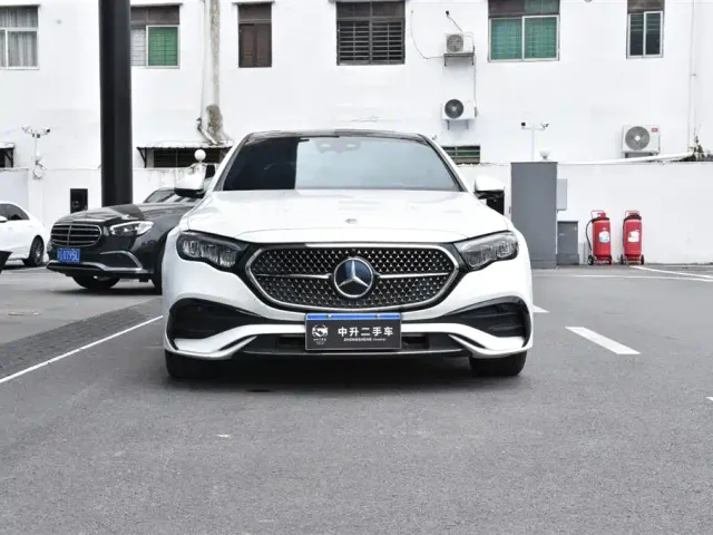Mercedes-Benz E-Class — Фото автомобиля 2