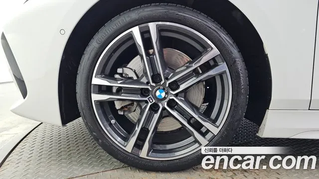 BMW 1 Series F40 — Фото автомобиля 5