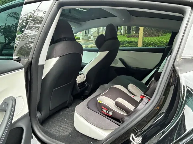 Tesla Model 3 — Фото автомобиля 6
