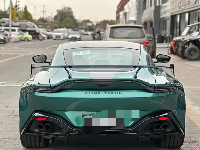 Aston Martin V8 Vantage — Фото автомобиля 5