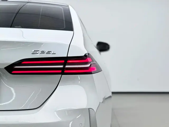 BMW 5 Series — Фото автомобиля 13