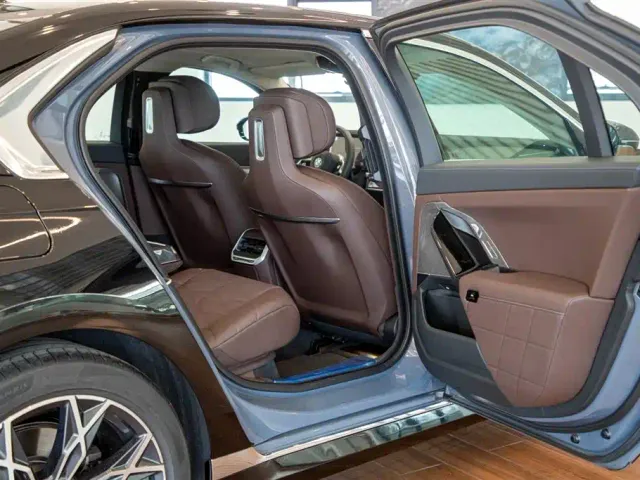 BMW 7 Series — Фото автомобиля 17