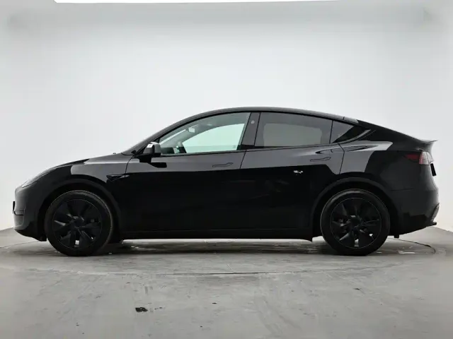 Tesla Model Y — Фото автомобиля 6