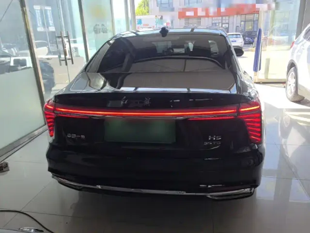Hongqi H5 — Фото автомобиля 5