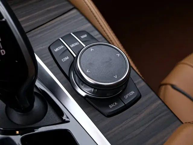 BMW 5 Series — Фото автомобиля 11