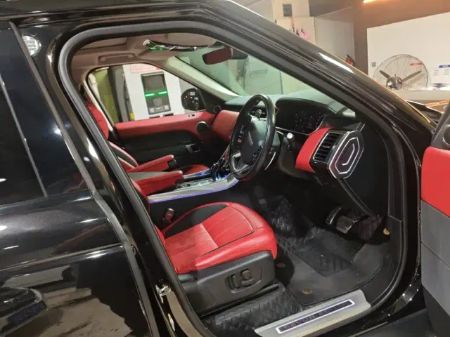 Land Rover Range Rover Sport — Фото автомобиля 7