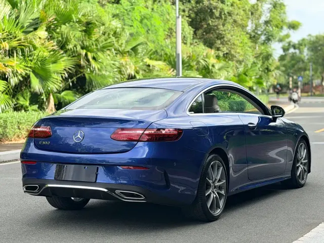 Mercedes-Benz E-Class — Фото автомобиля 17