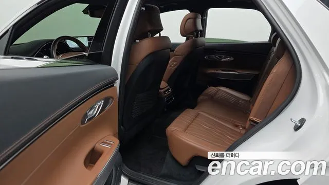 Genesis GV70 — Фото автомобиля 16