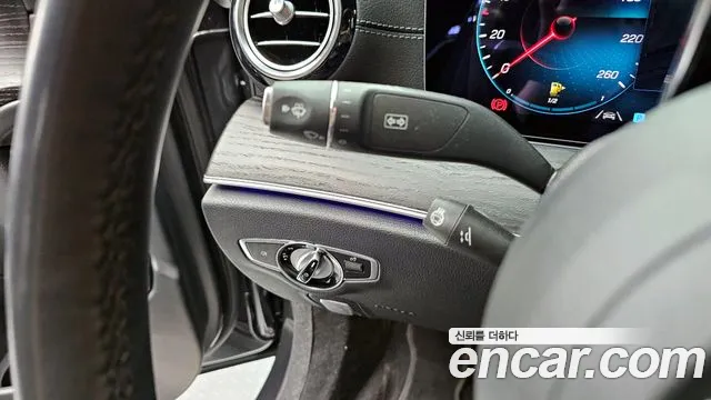 Mercedes-Benz E-Class — Фото автомобиля 16
