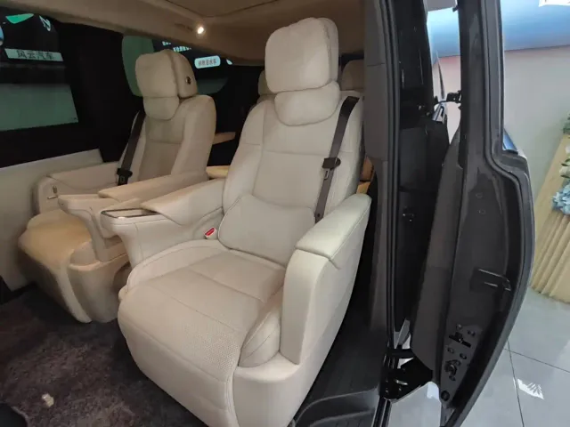 Li Auto MEGA — Фото автомобиля 12