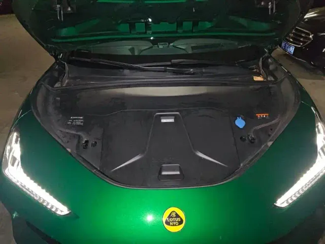 Lotus Eletre — Фото автомобиля 3