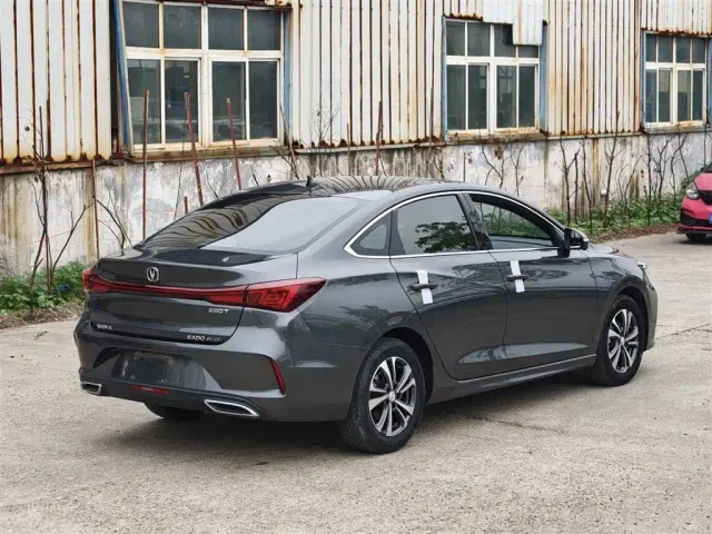 Changan Eado — Фото автомобиля 4