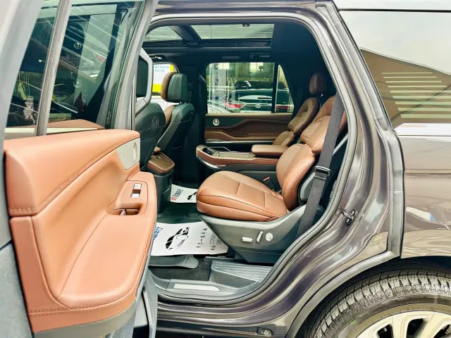 Lincoln Navigator — Фото автомобиля 7