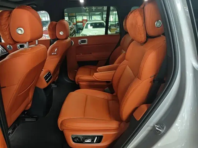 Li Auto L8 — Фото автомобиля 16