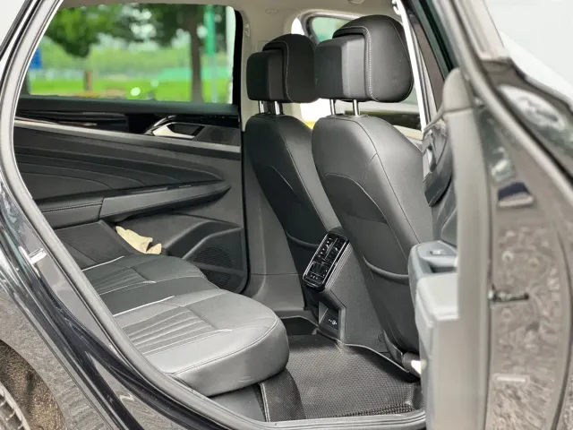 Volkswagen Passat — Фото автомобиля 11