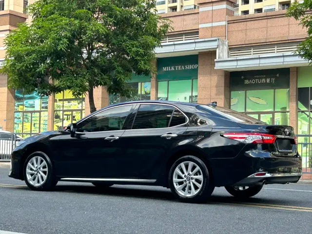 Toyota Camry — Фото автомобиля 6