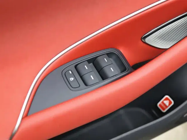 Xiaomi SU7 — Фото автомобиля 12