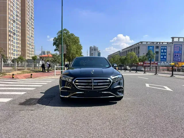 Mercedes-Benz E-Class — Фото автомобиля 2