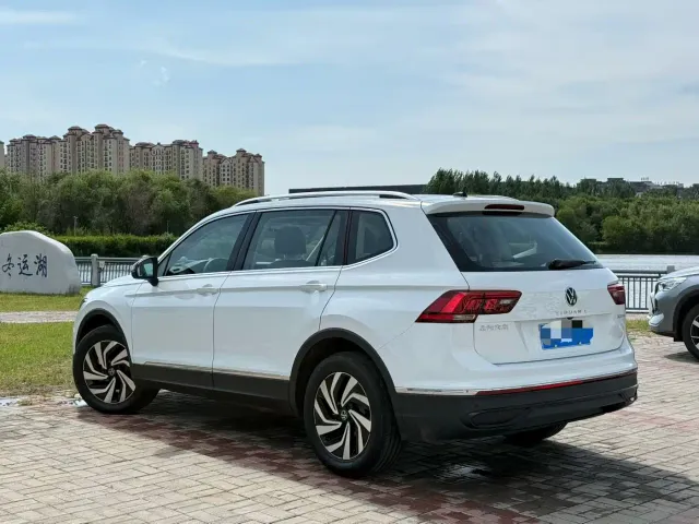 Volkswagen Tiguan L — Фото автомобиля 7