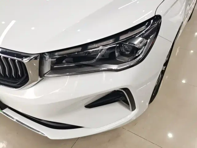 Geely Emgrand — Фото автомобиля 23