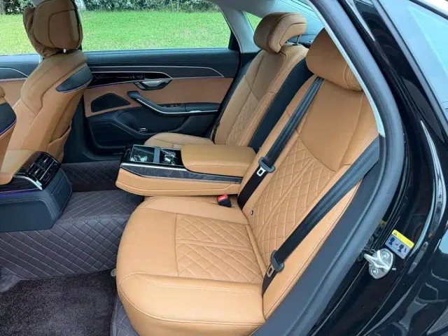 Audi A8 — Фото автомобиля 12