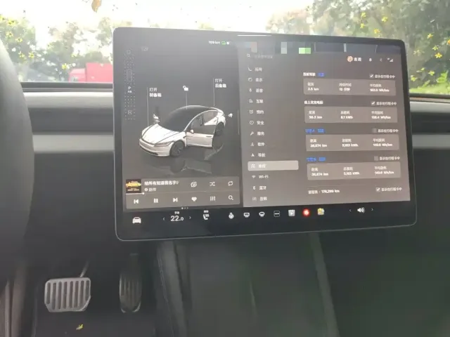 Tesla Model 3 — Фото автомобиля 9