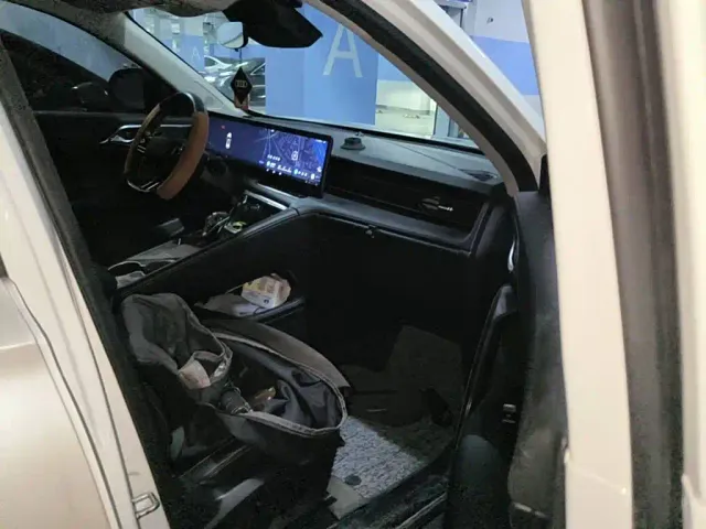 Roewe RX5 — Фото автомобиля 13