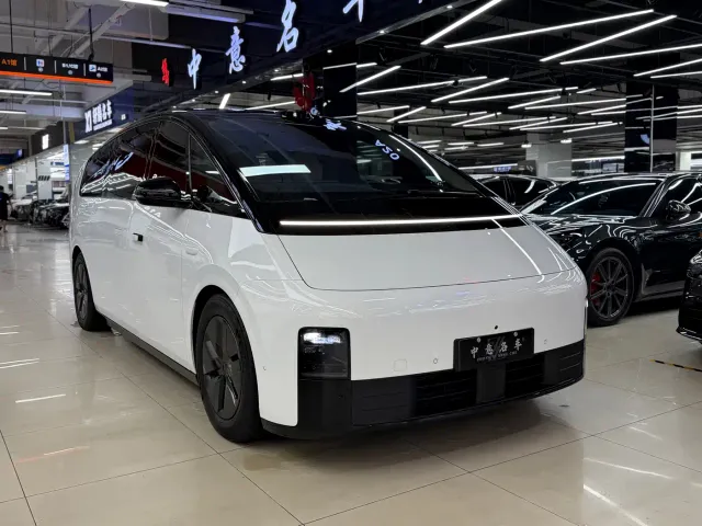 Li Auto MEGA — Фото автомобиля 3