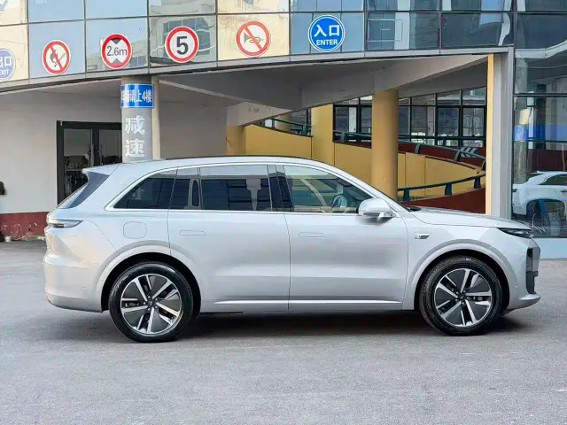 Li Auto L6 — Фото автомобиля 7