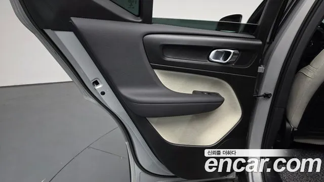 Volvo XC40 — Фото автомобиля 13