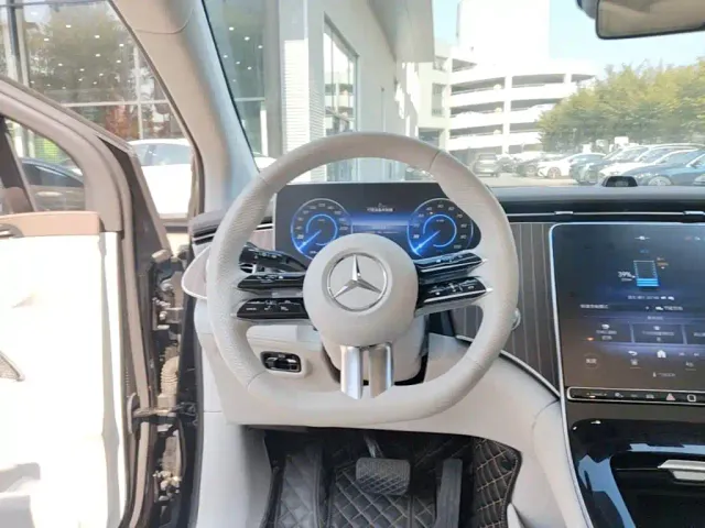 Mercedes-Benz EQE SUV — Фото автомобиля 14