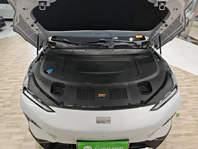 Geely Galaxy E8 — Фото автомобиля 19