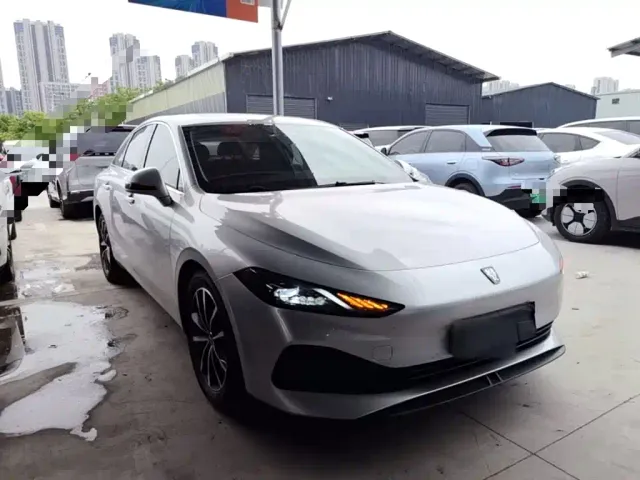 Roewe D7 — Фото автомобиля 3