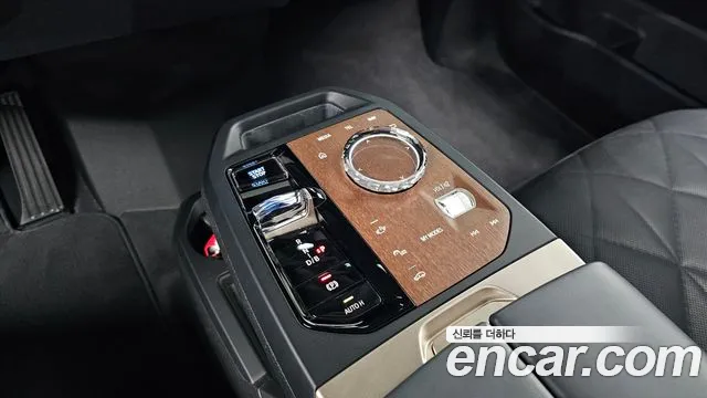 BMW iX — Фото автомобиля 12
