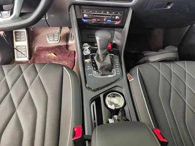Volkswagen Tiguan L — Фото автомобиля 13
